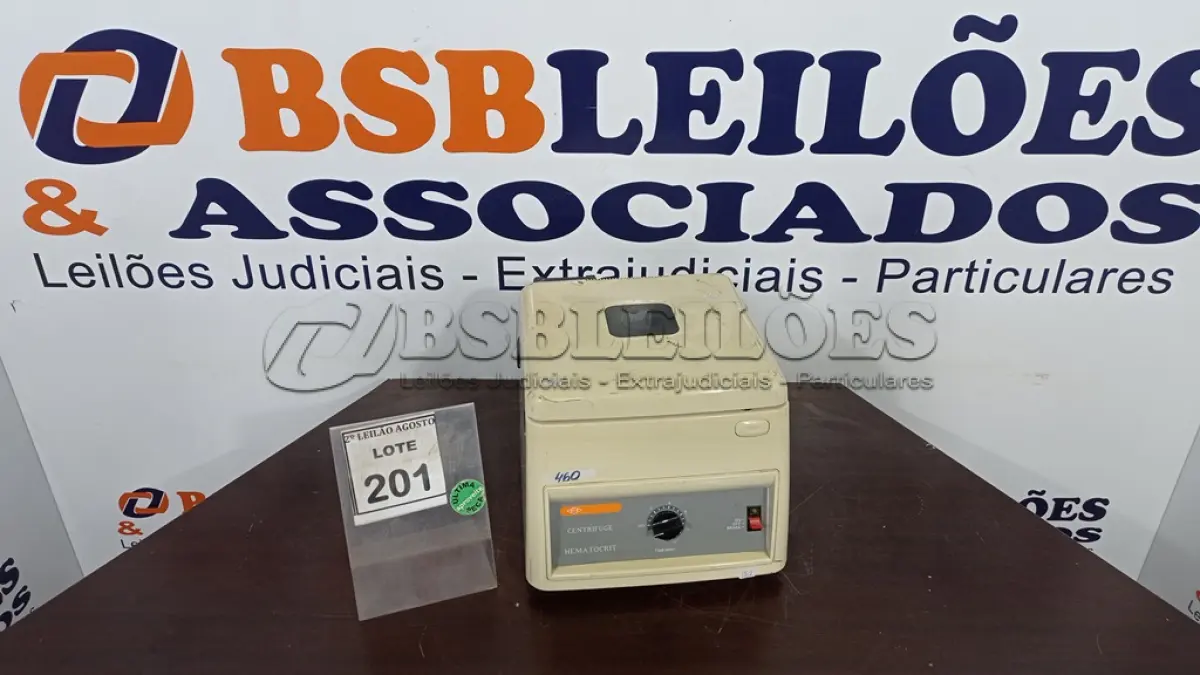 LOTE 201 - 01 CENTRIFUGA DE LABORATÓRIO. (NO ESTADO) ATENÇÃO! FAZER A VISITAÇÃO ANTES DE ARREMATAR, NÃO SABEMOS SE FUNCIONA. LEILÃO NÃO TEM GARANTIA E NEM DEVOLUÇÃO, SUJEITO A POSSÍVEIS AVARIAS VISÍVEIS/OCULTAS E/OU AUSÊNCIA DE COMPONENTES.