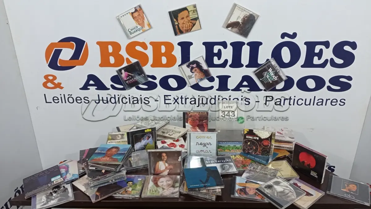 LOTE 343 - 01 LOTE COM GRANDE QUANTIDADE DE CD’S DE MÚSICA. (NO ESTADO) ATENÇÃO! FAZER A VISITAÇÃO ANTES DE ARREMATAR, NÃO SABEMOS SE FUNCIONA. LEILÃO NÃO TEM GARANTIA E NEM DEVOLUÇÃO, SUJEITO A POSSÍVEIS AVARIAS VISÍVEIS/OCULTAS E/OU AUSÊNCIA DE COMPONENTES.