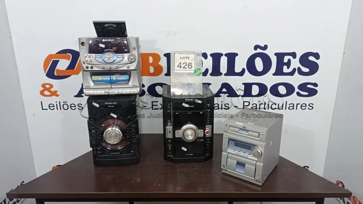 LOTE 426 - 04 APARELHOS DE SOM DE MARCAS E MODELOS DIVERSOS. (NO ESTADO) ATENÇÃO! FAZER A VISITAÇÃO ANTES DE ARREMATAR, NÃO SABEMOS SE FUNCIONA. LEILÃO NÃO TEM GARANTIA E NEM DEVOLUÇÃO, SUJEITO A POSSÍVEIS AVARIAS VISÍVEIS/OCULTAS E/OU AUSÊNCIA DE COMPONENTES.