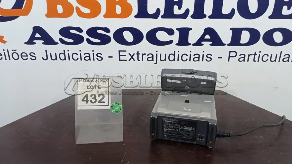 LOTE 432 - 01 REPRODUTOR DE DISCO PROFISSIONAL SONY PDW-V1 XDCAM. (NO ESTADO) ATENÇÃO! FAZER A VISITAÇÃO ANTES DE ARREMATAR, NÃO SABEMOS SE FUNCIONA. LEILÃO NÃO TEM GARANTIA E NEM DEVOLUÇÃO, SUJEITO A POSSÍVEIS AVARIAS VISÍVEIS/OCULTAS E/OU AUSÊNCIA DE COMPONENTES.