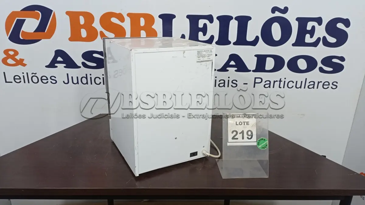 LOTE 219 - 01 ESTUFA PARA ESTERILIZAÇÃO E SECAGEM. (NO ESTADO) ATENÇÃO! FAZER A VISITAÇÃO ANTES DE ARREMATAR, NÃO SABEMOS SE FUNCIONA, LEILÃO NÃO TEM GARANTIA E NEM DEVOLUÇÃO, SUJEITO A POSSÍVEIS AVARIAS VISÍVEIS/OCULTAS E/OU AUSÊNCIA DE COMPONENTES.
