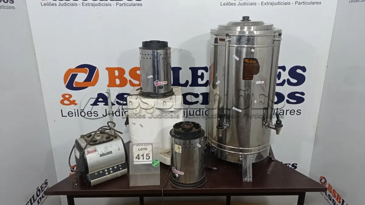 LOTE 415 - 03 BASES DE LIQUIDIFICADOR INDUSTRIAL, 01 BEBEDOURO DE PAREDE E 01 CAFETEIRA INDUSTRIAL. (NO ESTADO) ATENÇÃO! FAZER A VISITAÇÃO ANTES DE ARREMATAR, NÃO SABEMOS SE FUNCIONA. LEILÃO NÃO TEM GARANTIA E NEM DEVOLUÇÃO, SUJEITO A POSSÍVEIS AVARIAS VISÍVEIS/OCULTAS E/OU AUSÊNCIA DE COMPONENTES.