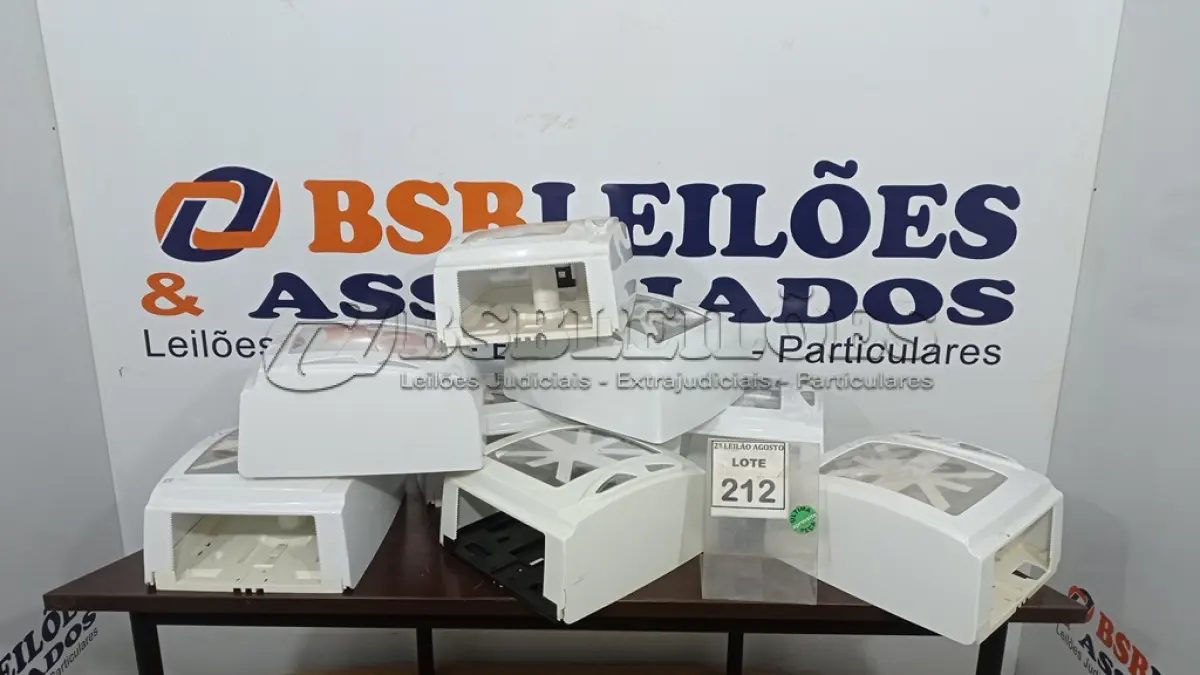 LOTE 212 - 07 DISPENSE DE PAPEL. (NO ESTADO) ATENÇÃO! FAZER A VISITAÇÃO ANTES DE ARREMATAR, NÃO SABEMOS SE FUNCIONA. LEILÃO NÃO TEM GARANTIA E NEM DEVOLUÇÃO, SUJEITO A POSSÍVEIS AVARIAS VISÍVEIS/OCULTAS E/OU AUSÊNCIA DE COMPONENTES.