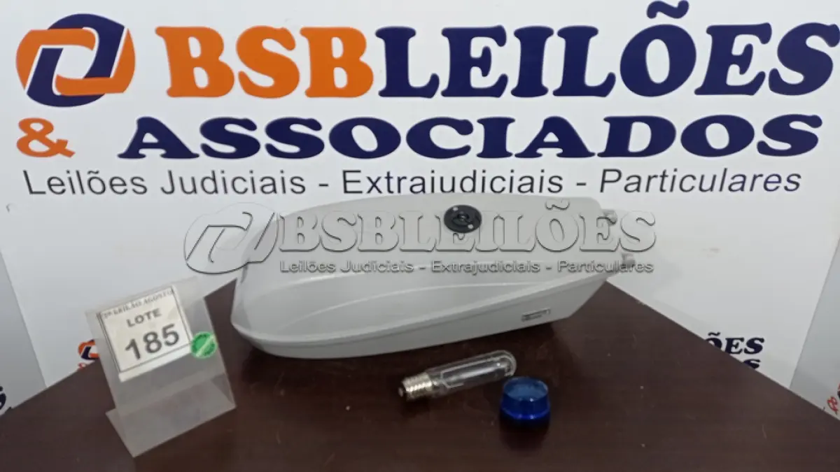 LOTE 185 - 01 LUMINÁRIA DE POSTE. (NO ESTADO) ATENÇÃO! FAZER A VISITAÇÃO ANTES DE ARREMATAR, NÃO SABEMOS SE FUNCIONA. LEILÃO NÃO TEM GARANTIA E NEM DEVOLUÇÃO, SUJEITO A POSSÍVEIS AVARIAS VISÍVEIS/OCULTAS E/OU AUSÊNCIA DE COMPONENTES.