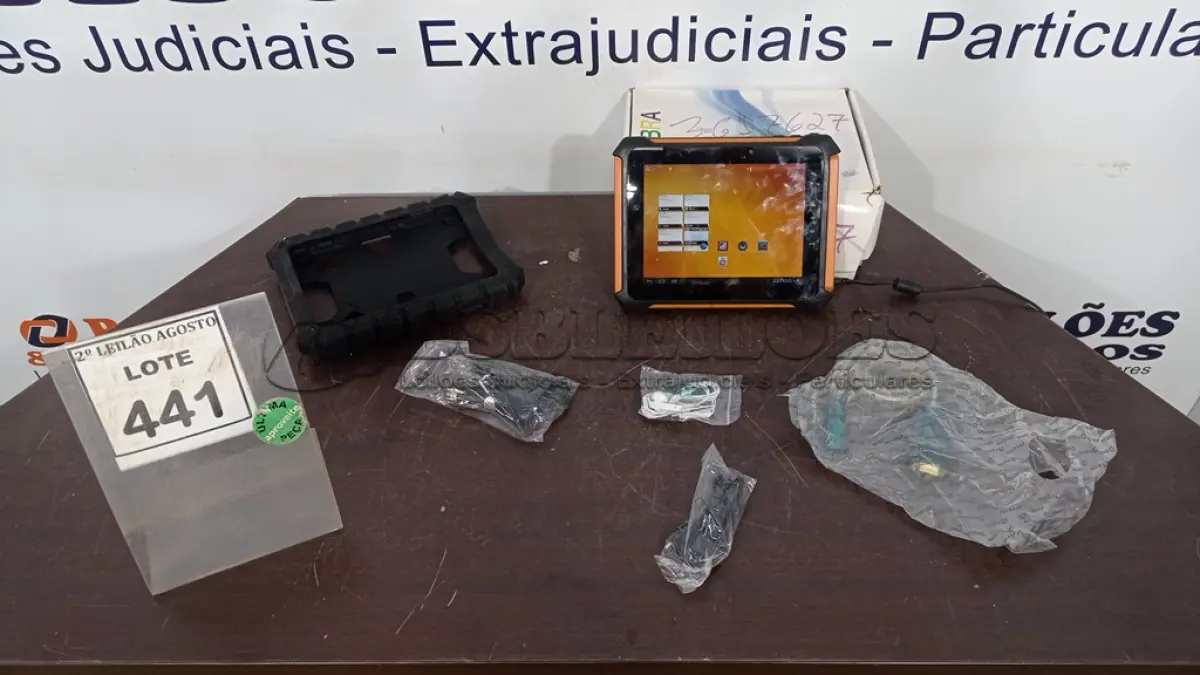 LOTE 441 - 01 TABLET QAV 801 MARCA TABRA. (NO ESTADO) ATENÇÃO! FAZER A VISITAÇÃO ANTES DE ARREMATAR, NÃO SABEMOS SE FUNCIONA. LEILÃO NÃO TEM GARANTIA E NEM DEVOLUÇÃO, SUJEITO A POSSÍVEIS AVARIAS VISÍVEIS/OCULTAS E/OU AUSÊNCIA DE COMPONENTES.