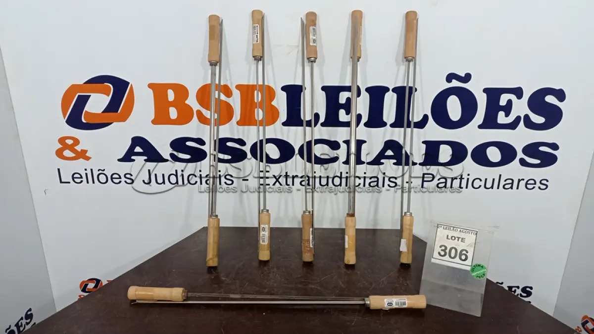 LOTE 306 - 01 LOTE COM VÁRIOS ESPETOS DE AÇO SIMPLES 75CM. (NO ESTADO) ATENÇÃO! FAZER A VISITAÇÃO ANTES DE ARREMATAR, NÃO SABEMOS SE FUNCIONA. LEILÃO NÃO TEM GARANTIA E NEM DEVOLUÇÃO, SUJEITO A POSSÍVEIS AVARIAS VISÍVEIS/OCULTAS E/OU AUSÊNCIA DE COMPONENTES.