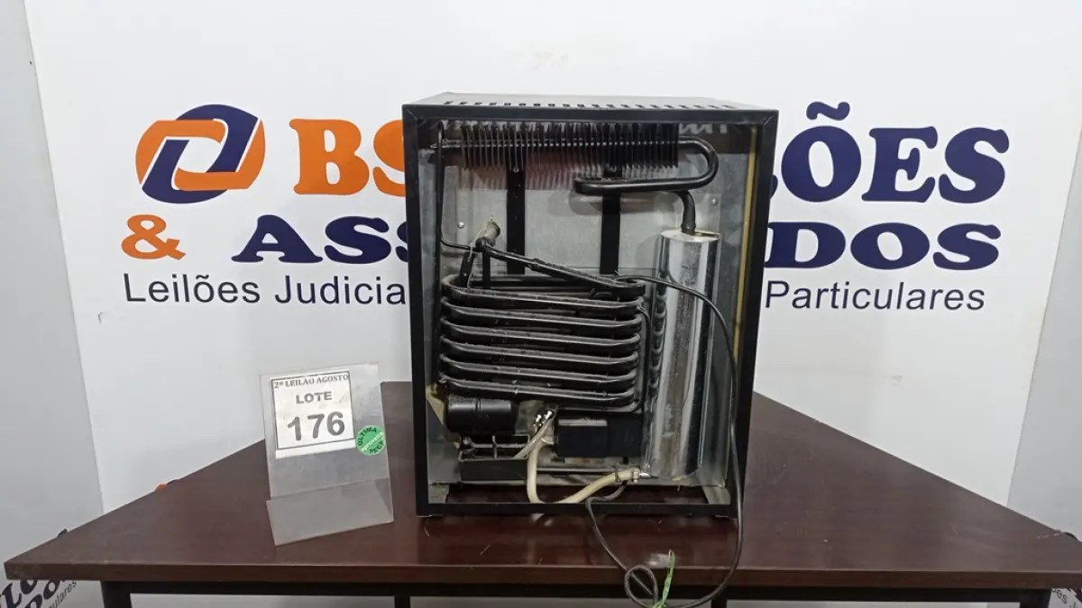 01 ADEGA 40L 220V. (NO ESTADO) ATENÇÃO! FAZER A VISITAÇÃO ANTES DE ARREMATAR, NÃO SABEMOS SE FUNCIONA. LEILÃO NÃO TEM GARANTIA E NEM DEVOLUÇÃO, SUJEITO A POSSÍVEIS AVARIAS VISÍVEIS/OCULTAS E/OU AUSÊNCIA DE COMPONENTES.