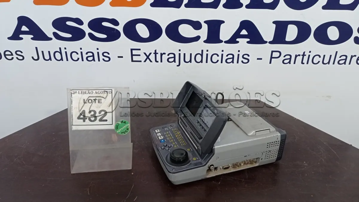 LOTE 432 - 01 REPRODUTOR DE DISCO PROFISSIONAL SONY PDW-V1 XDCAM. (NO ESTADO) ATENÇÃO! FAZER A VISITAÇÃO ANTES DE ARREMATAR, NÃO SABEMOS SE FUNCIONA. LEILÃO NÃO TEM GARANTIA E NEM DEVOLUÇÃO, SUJEITO A POSSÍVEIS AVARIAS VISÍVEIS/OCULTAS E/OU AUSÊNCIA DE COMPONENTES.