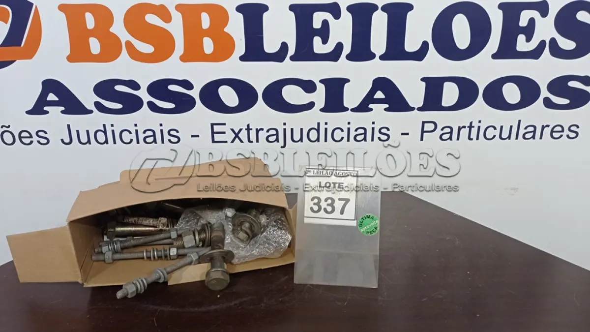LOTE 337 - 01 LOTE COM GRANDE QUANTIDADE DE PARAFUSOS DE MÉDIO E GRANDE PORTE. (NO ESTADO) ATENÇÃO! FAZER A VISITAÇÃO ANTES DE ARREMATAR, NÃO SABEMOS SE FUNCIONA. LEILÃO NÃO TEM GARANTIA E NEM DEVOLUÇÃO, SUJEITO A POSSÍVEIS AVARIAS VISÍVEIS/OCULTAS E/OU AUSÊNCIA DE COMPONENTES.