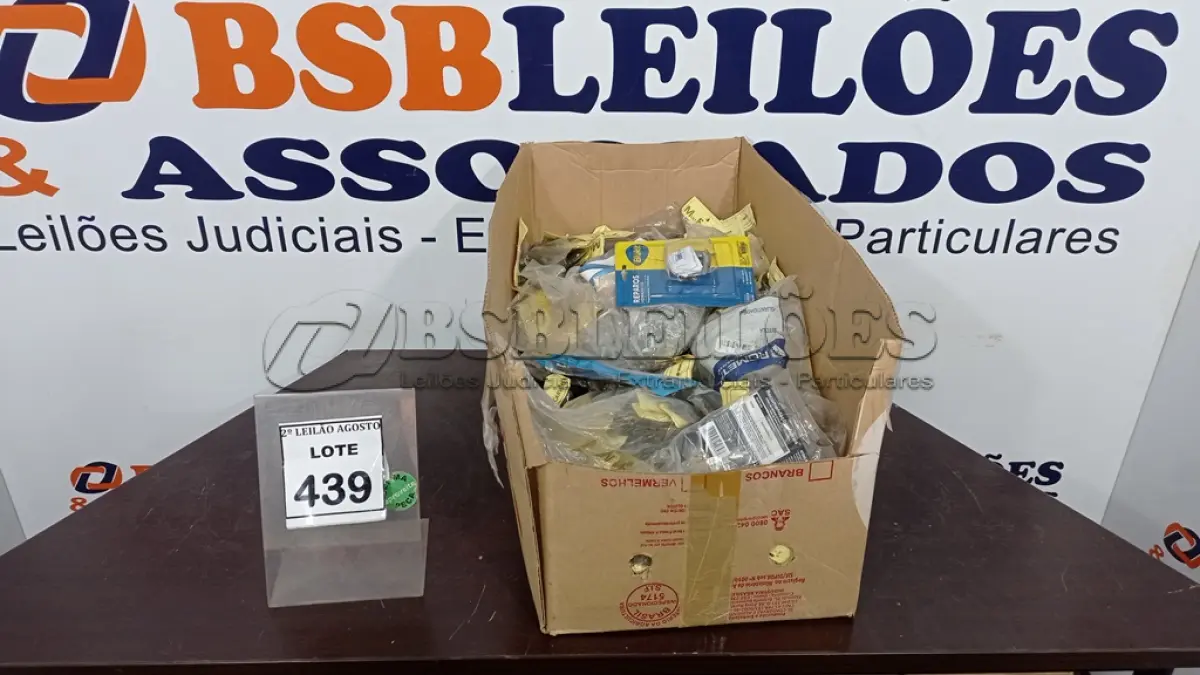 LOTE 439 - 01 LOTE COM GRANDE QUANTIDADE DE RESISTÊNCIAS E MATÉRIAS PARA ELÉTRICA DIVERSOS. (NO ESTADO) ATENÇÃO! FAZER A VISITAÇÃO ANTES DE ARREMATAR, NÃO SABEMOS SE FUNCIONA, LEILÃO NÃO TEM GARANTIA E NEM DEVOLUÇÃO, SUJEITO A POSSÍVEIS AVARIAS VISÍVEIS/OCULTAS E/OU AUSÊNCIA DE COMPONENTES.