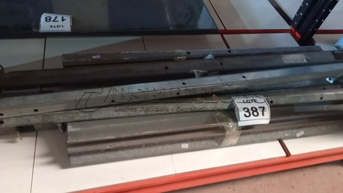 LOTE 387 - 01 LOTE COM VÁRIAS SUPORTES E ESTRUTURAS METÁLICAS DE SUSTENTAÇÃO. (NO ESTADO) ATENÇÃO! FAZER A VISITAÇÃO ANTES DE ARREMATAR, NÃO SABEMOS SE FUNCIONA. LEILÃO NÃO TEM GARANTIA E NEM DEVOLUÇÃO, SUJEITO A POSSÍVEIS AVARIAS VISÍVEIS/OCULTAS E/OU AUSÊNCIA DE COMPONENTES.