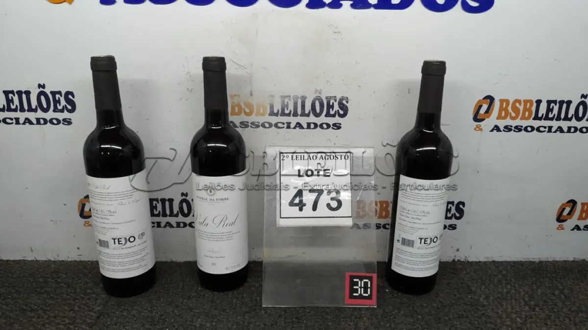 LOTE 473 - 03 GARRAFAS DE VINHO TINTO VALA REAL PORTUGUÊS SAFRA 2019 750ML. (NO ESTADO) ATENÇÃO! FAZER A VISITAÇÃO ANTES DE ARREMATAR, NÃO SABEMOS SE FUNCIONA, LEILÃO NÃO TEM GARANTIA E NEM DEVOLUÇÃO, SUJEITO A POSSÍVEIS AVARIAS VISÍVEIS/OCULTAS E/OU AUSÊNCIA DE COMPONENTES.