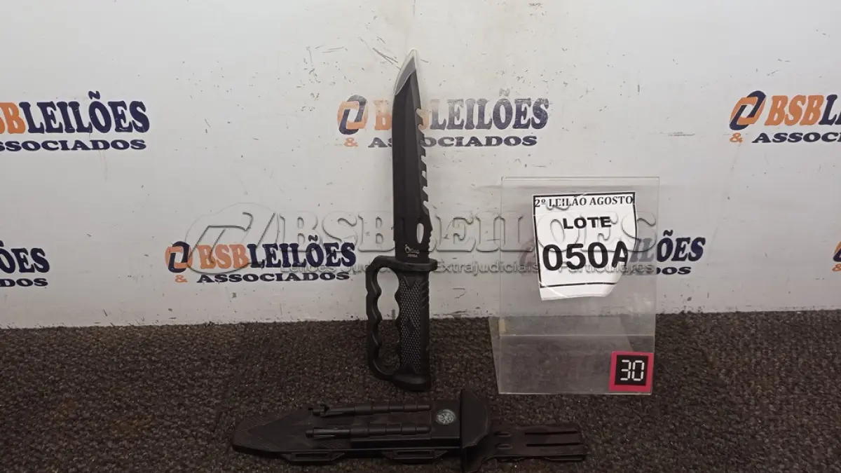 LOTE 050 - 01 FACÃO  IMPORTADA AÇO INOXIDÁVEL CABO EM MADEIRA  FULL TANG BAINHA DE NYLON TAMANHO TOTAL 50CM PESO 526G JÁ AFIADA  . (NO ESTADO) ATENÇÃO! FAZER A VISITAÇÃO ANTES DE ARREMATAR, NÃO SABEMOS SE FUNCIONA. LEILÃO NÃO TEM GARANTIA E NEM DEVOLUÇÃO, SUJEITO A POSSÍVEIS AVARIAS VISÍVEIS/OCULTAS E/OU AUSÊNCIA DE COMPONENTES.