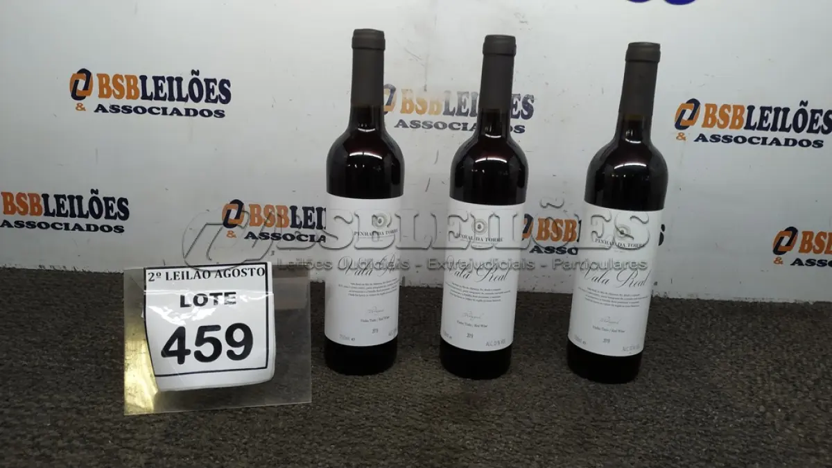 LOTE 459 - 03 GARRAFAS DE VINHO TINTO VALA REAL PORTUGUÊS SAFRA 2019 750ML. (NO ESTADO) ATENÇÃO! FAZER A VISITAÇÃO ANTES DE ARREMATAR, NÃO SABEMOS SE FUNCIONA, LEILÃO NÃO TEM GARANTIA E NEM DEVOLUÇÃO, SUJEITO A POSSÍVEIS AVARIAS VISÍVEIS/OCULTAS E/OU AUSÊNCIA DE COMPONENTES.