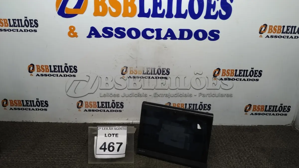 LOTE 467 - 01 TABLET SONY COM FONTE. (NO ESTADO) ATENÇÃO! FAZER A VISITAÇÃO ANTES DE ARREMATAR, NÃO SABEMOS SE FUNCIONA. LEILÃO NÃO TEM GARANTIA E NEM DEVOLUÇÃO, SUJEITO A POSSÍVEIS AVARIAS VISÍVEIS/OCULTAS E/OU AUSÊNCIA DE COMPONENTES.