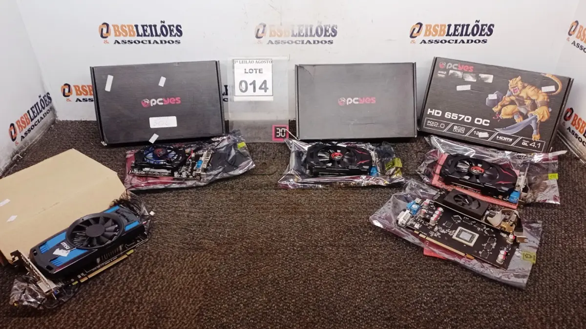 LOTE 014 - 05 PLACAS DE VÍDEO DE MACAS DIVERSAS. (NO ESTADO) ATENÇÃO! FAZER A VISITAÇÃO ANTES DE ARREMATAR, NÃO SABEMOS SE FUNCIONA, LEILÃO NÃO TEM GARANTIA E NEM DEVOLUÇÃO, SUJEITO A POSSÍVEIS AVARIAS VISÍVEIS/OCULTAS E/OU AUSÊNCIA DE COMPONENTES.