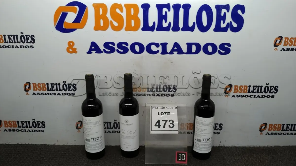 LOTE 473 - 03 GARRAFAS DE VINHO TINTO VALA REAL PORTUGUÊS SAFRA 2019 750ML. (NO ESTADO) ATENÇÃO! FAZER A VISITAÇÃO ANTES DE ARREMATAR, NÃO SABEMOS SE FUNCIONA, LEILÃO NÃO TEM GARANTIA E NEM DEVOLUÇÃO, SUJEITO A POSSÍVEIS AVARIAS VISÍVEIS/OCULTAS E/OU AUSÊNCIA DE COMPONENTES.