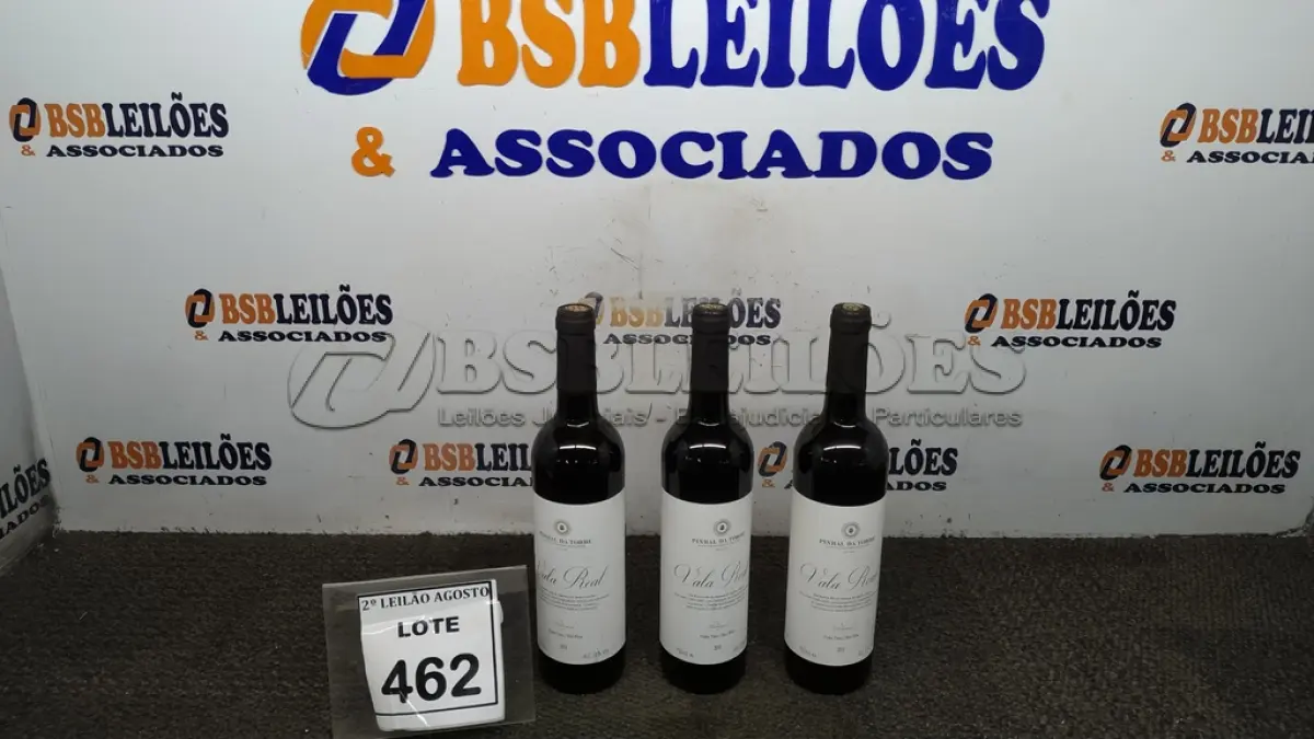 LOTE 462 - 03 GARRAFAS DE VINHO TINTO VALA REAL PORTUGUÊS SAFRA 2019 750ML. (NO ESTADO) ATENÇÃO! FAZER A VISITAÇÃO ANTES DE ARREMATAR, NÃO SABEMOS SE FUNCIONA, LEILÃO NÃO TEM GARANTIA E NEM DEVOLUÇÃO, SUJEITO A POSSÍVEIS AVARIAS VISÍVEIS/OCULTAS E/OU AUSÊNCIA DE COMPONENTES.