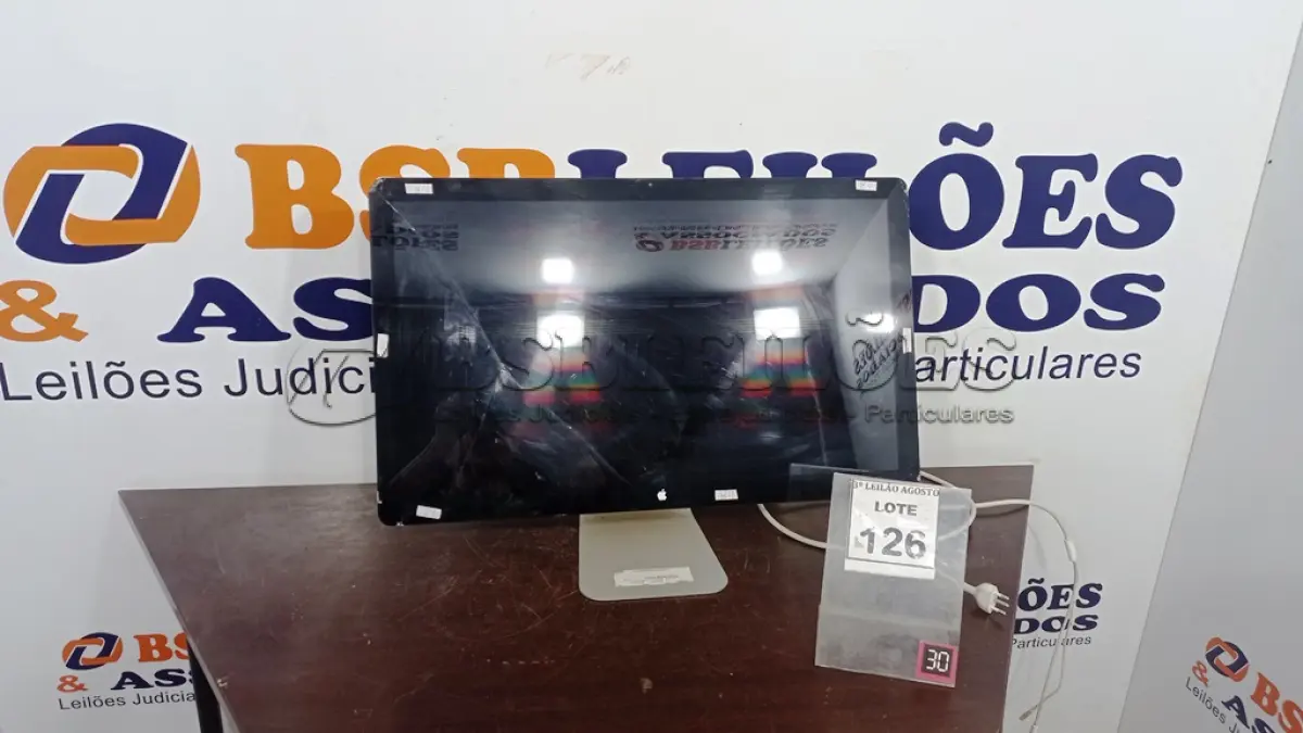 LOTE 126 - 01 MONITOR APPLE COM AVARIAS. (NO ESTADO) ATENÇÃO! FAZER A VISITAÇÃO ANTES DE ARREMATAR, NÃO SABEMOS SE FUNCIONA, LEILÃO NÃO TEM GARANTIA E NEM DEVOLUÇÃO, SUJEITO A POSSÍVEIS AVARIAS VISÍVEIS/OCULTAS E/OU AUSÊNCIA DE COMPONENTES.