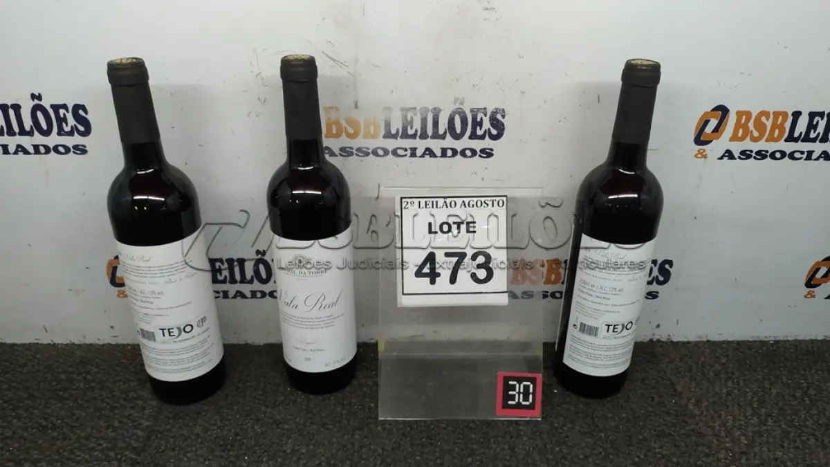 LOTE 473 - 03 GARRAFAS DE VINHO TINTO VALA REAL PORTUGUÊS SAFRA 2019 750ML. (NO ESTADO) ATENÇÃO! FAZER A VISITAÇÃO ANTES DE ARREMATAR, NÃO SABEMOS SE FUNCIONA, LEILÃO NÃO TEM GARANTIA E NEM DEVOLUÇÃO, SUJEITO A POSSÍVEIS AVARIAS VISÍVEIS/OCULTAS E/OU AUSÊNCIA DE COMPONENTES.