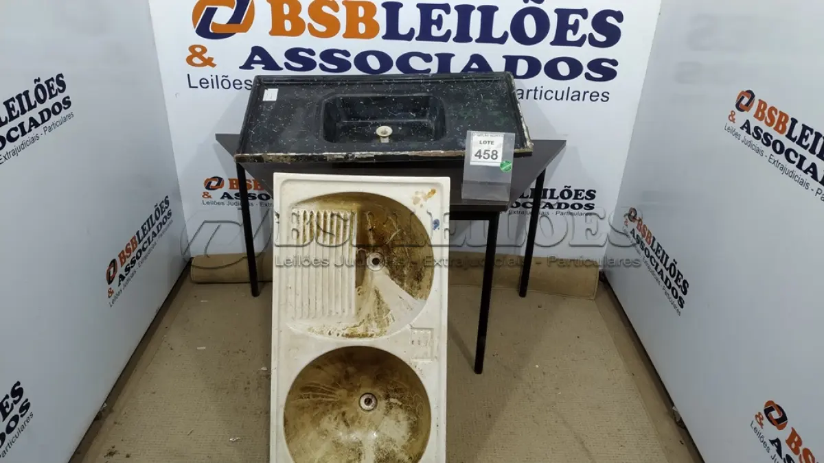 LOTE 458 - 01 TANQUE COM 02 CUBAS DE 98 X 51 CM E 01 PIA DE COZINHA DE 50 X 100. (NO ESTADO) ATENÇÃO! FAZER A VISITAÇÃO ANTES DE ARREMATAR, NÃO SABEMOS SE FUNCIONA. LEILÃO NÃO TEM GARANTIA E NEM DEVOLUÇÃO, SUJEITO A POSSÍVEIS AVARIAS VISÍVEIS/OCULTAS E/OU AUSÊNCIA DE COMPONENTES.