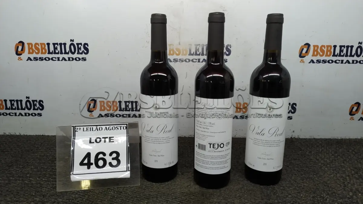 LOTE 463 - 03 GARRAFAS DE VINHO TINTO VALA REAL PORTUGUÊS SAFRA 2019 750ML. (NO ESTADO) ATENÇÃO! FAZER A VISITAÇÃO ANTES DE ARREMATAR, NÃO SABEMOS SE FUNCIONA, LEILÃO NÃO TEM GARANTIA E NEM DEVOLUÇÃO, SUJEITO A POSSÍVEIS AVARIAS VISÍVEIS/OCULTAS E/OU AUSÊNCIA DE COMPONENTES.