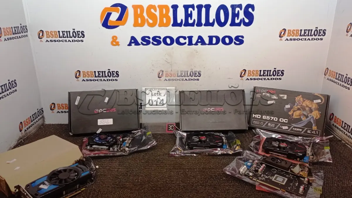 LOTE 014 - 05 PLACAS DE VÍDEO DE MACAS DIVERSAS. (NO ESTADO) ATENÇÃO! FAZER A VISITAÇÃO ANTES DE ARREMATAR, NÃO SABEMOS SE FUNCIONA, LEILÃO NÃO TEM GARANTIA E NEM DEVOLUÇÃO, SUJEITO A POSSÍVEIS AVARIAS VISÍVEIS/OCULTAS E/OU AUSÊNCIA DE COMPONENTES.