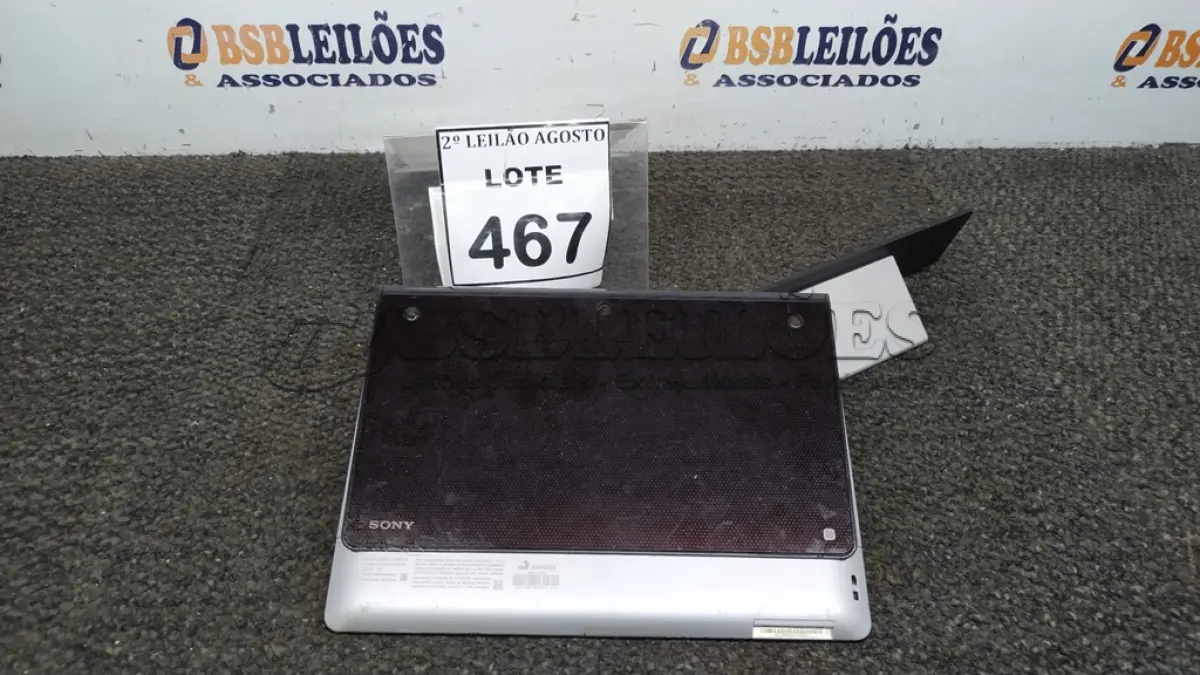 LOTE 467 - 01 TABLET SONY COM FONTE. (NO ESTADO) ATENÇÃO! FAZER A VISITAÇÃO ANTES DE ARREMATAR, NÃO SABEMOS SE FUNCIONA. LEILÃO NÃO TEM GARANTIA E NEM DEVOLUÇÃO, SUJEITO A POSSÍVEIS AVARIAS VISÍVEIS/OCULTAS E/OU AUSÊNCIA DE COMPONENTES.