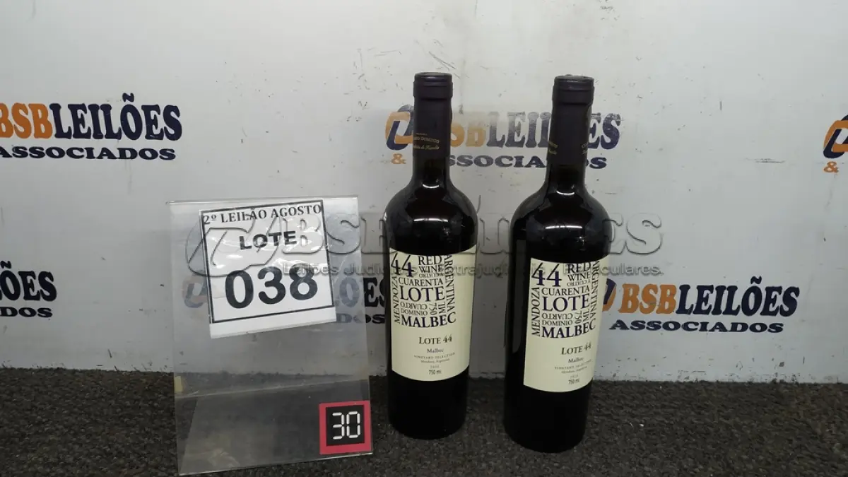 LOTE 038 - 02 GARRAFAS DE VINHO MALBEC SAFRA 2020 ARGENTINO 750ML MARCA LOTE 44. (NO ESTADO) ATENÇÃO! FAZER A VISITAÇÃO ANTES DE ARREMATAR, NÃO SABEMOS SE FUNCIONA, LEILÃO NÃO TEM GARANTIA E NEM DEVOLUÇÃO, SUJEITO A POSSÍVEIS AVARIAS VISÍVEIS/OCULTAS E/OU AUSÊNCIA DE COMPONENTES.