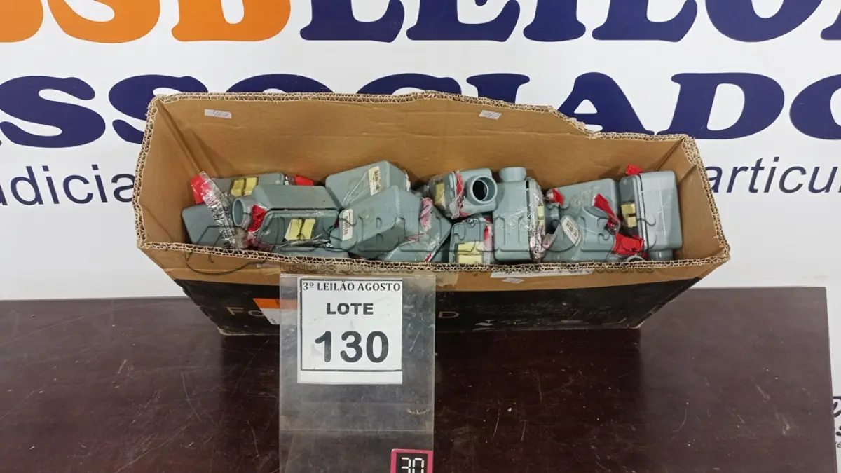 LOTE 130 - 01 LOTE COM GRANDE QUANTIDADE DE INTERRUPTORES. (NO ESTADO) ATENÇÃO! FAZER A VISITAÇÃO ANTES DE ARREMATAR, NÃO SABEMOS SE FUNCIONA, LEILÃO NÃO TEM GARANTIA E NEM DEVOLUÇÃO, SUJEITO A POSSÍVEIS AVARIAS VISÍVEIS/OCULTAS E/OU AUSÊNCIA DE COMPONENTES.