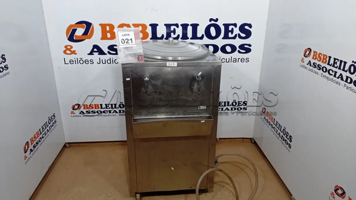LOTE 021 - 01 SUQUEIRA EM INOX 220V. (NO ESTADO) ATENÇÃO! FAZER A VISITAÇÃO ANTES DE ARREMATAR, NÃO SABEMOS SE FUNCIONA, LEILÃO NÃO TEM GARANTIA E NEM DEVOLUÇÃO, SUJEITO A POSSÍVEIS AVARIAS VISÍVEIS/OCULTAS E/OU AUSÊNCIA DE COMPONENTES.