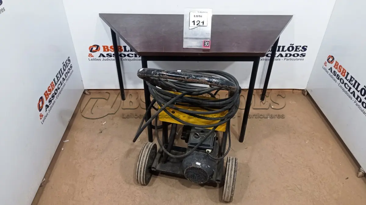 LOTE 121 - 01 LAVADORA DE ALTA PRESSÃO. (NO ESTADO) ATENÇÃO! FAZER A VISITAÇÃO ANTES DE ARREMATAR, NÃO SABEMOS SE FUNCIONA, LEILÃO NÃO TEM GARANTIA E NEM DEVOLUÇÃO, SUJEITO A POSSÍVEIS AVARIAS VISÍVEIS/OCULTAS E/OU AUSÊNCIA DE COMPONENTES.
