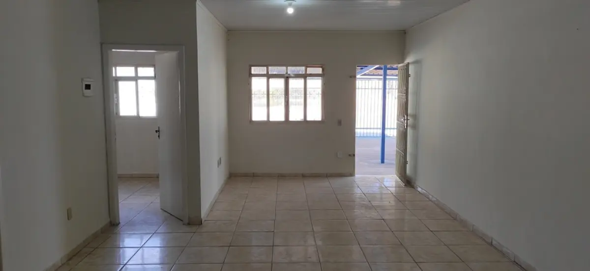 01 CASA DE ESQUINA NA QR 405 CONJUNTO 9 LOTE 8 COM SALA, COZINHA, BANHEIRO SOCIAL, 03 QUARTOS, SENDO 01 SUÍTE, ÁREA DE SERVIÇO COBERTA ,GARAGEM E 01 LOJA COM BANHEIRO. SAMAMBAIA NORTE - DF, ÁREA DO LOTE 149,50 M², ÁREA CONSTRUÍDA 176,12 M², 405 CONJUNTO 9 LOTE 8 - SAMAMBAIA NORTE - DF, ÁREA DO LOTE 149,50 M², ÁREA CONSTRUÍDA 176,12 M², MATRÍCULA Nº. 163299 (NO ESTADO) (VISITAÇÃO AGENDAR 61-9445-2031 WHATSAPP) (IPTU 2025 PAGO)