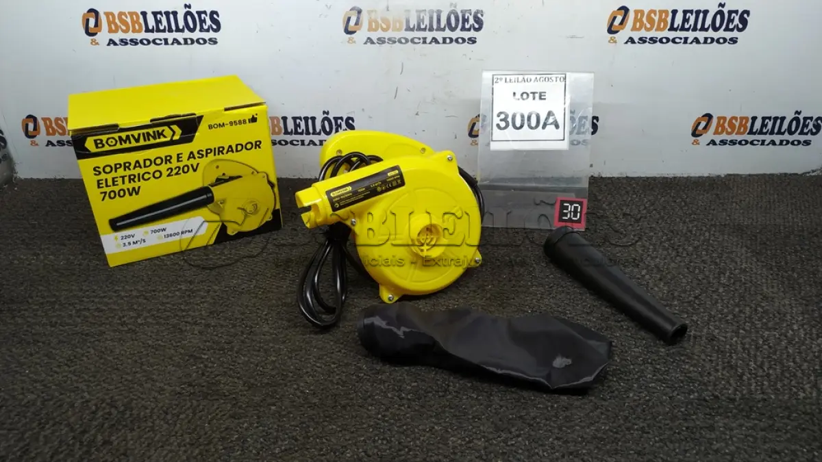 LOTE 300 - 01 SOPRADOR  E ASPIRADOR ELÉTRICO 220V 700W 13600RPM. (NO ESTADO) ATENÇÃO! FAZER A VISITAÇÃO ANTES DE ARREMATAR, NÃO SABEMOS SE FUNCIONA. LEILÃO NÃO TEM GARANTIA E NEM DEVOLUÇÃO, SUJEITO A POSSÍVEIS AVARIAS VISÍVEIS/OCULTAS E/OU AUSÊNCIA DE COMPONENTES.