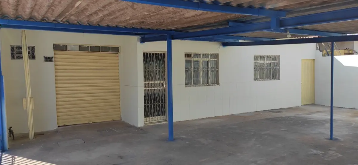 01 CASA DE ESQUINA NA QR 405 CONJUNTO 9 LOTE 8 COM SALA, COZINHA, BANHEIRO SOCIAL, 03 QUARTOS, SENDO 01 SUÍTE, ÁREA DE SERVIÇO COBERTA ,GARAGEM E 01 LOJA COM BANHEIRO. SAMAMBAIA NORTE - DF, ÁREA DO LOTE 149,50 M², ÁREA CONSTRUÍDA 176,12 M², 405 CONJUNTO 9 LOTE 8 - SAMAMBAIA NORTE - DF, ÁREA DO LOTE 149,50 M², ÁREA CONSTRUÍDA 176,12 M², MATRÍCULA Nº. 163299 (NO ESTADO) (VISITAÇÃO AGENDAR 61-9445-2031 WHATSAPP) (IPTU 2025 PAGO)