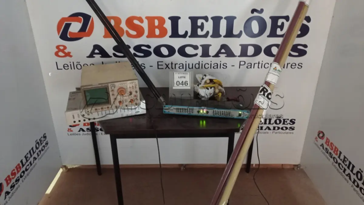 LOTE 046 - 01 OSCILOSCÓPIO ANALÓGICO, 02 EQUALIZADORES E 03 VARÕES PARA CORTINA E VÁRIOS ACESSÓRIOS. (NO ESTADO) ATENÇÃO! FAZER A VISITAÇÃO ANTES DE ARREMATAR, NÃO SABEMOS SE FUNCIONA, LEILÃO NÃO TEM GARANTIA E NEM DEVOLUÇÃO, SUJEITO A POSSÍVEIS AVARIAS VISÍVEIS/OCULTAS E/OU AUSÊNCIA DE COMPONENTES.