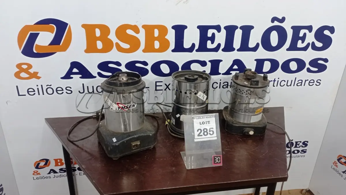 LOTE 285 - 03 BASES DE LIQUIDIFICADOR INDÚSTRIAL. (NO ESTADO) ATENÇÃO! FAZER A VISITAÇÃO ANTES DE ARREMATAR, NÃO SABEMOS SE FUNCIONA, LEILÃO NÃO TEM GARANTIA E NEM DEVOLUÇÃO, SUJEITO A POSSÍVEIS AVARIAS VISÍVEIS/OCULTAS E/OU AUSÊNCIA DE COMPONENTES.