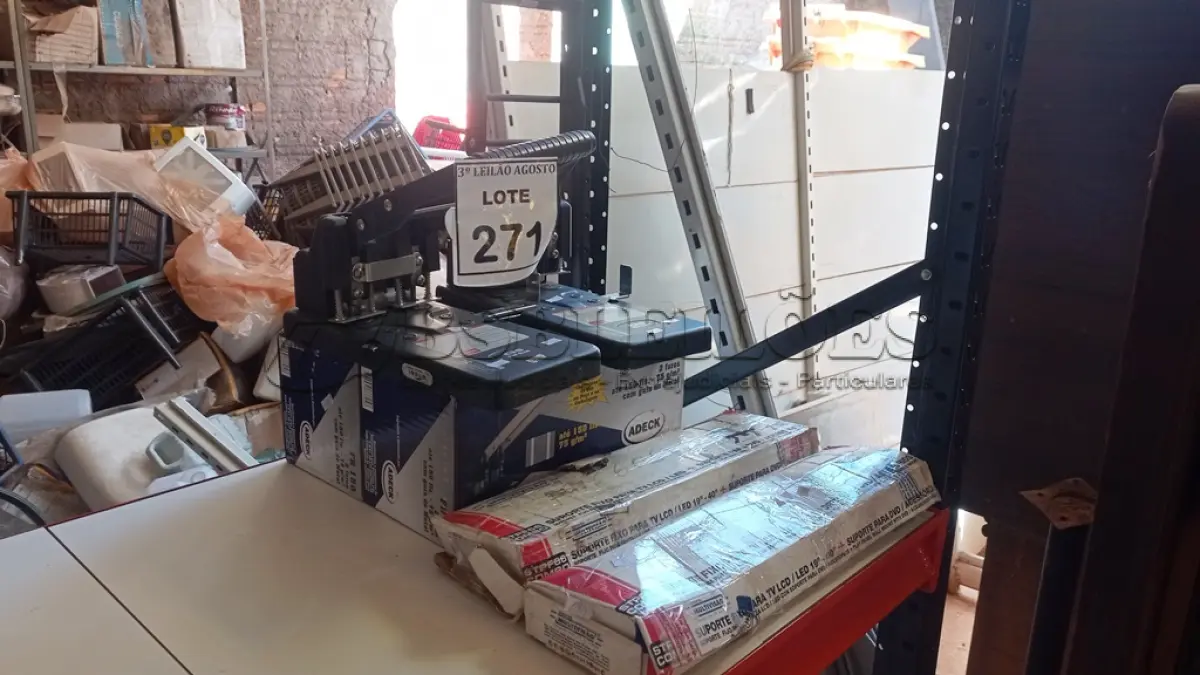 LOTE 271 - 02 SUPORTES FIXOS PARA TV. (NO ESTADO) ATENÇÃO! FAZER A VISITAÇÃO ANTES DE ARREMATAR, NÃO SABEMOS SE FUNCIONA, LEILÃO NÃO TEM GARANTIA E NEM DEVOLUÇÃO, SUJEITO A POSSÍVEIS AVARIAS VISÍVEIS/OCULTAS E/OU AUSÊNCIA DE COMPONENTES.
