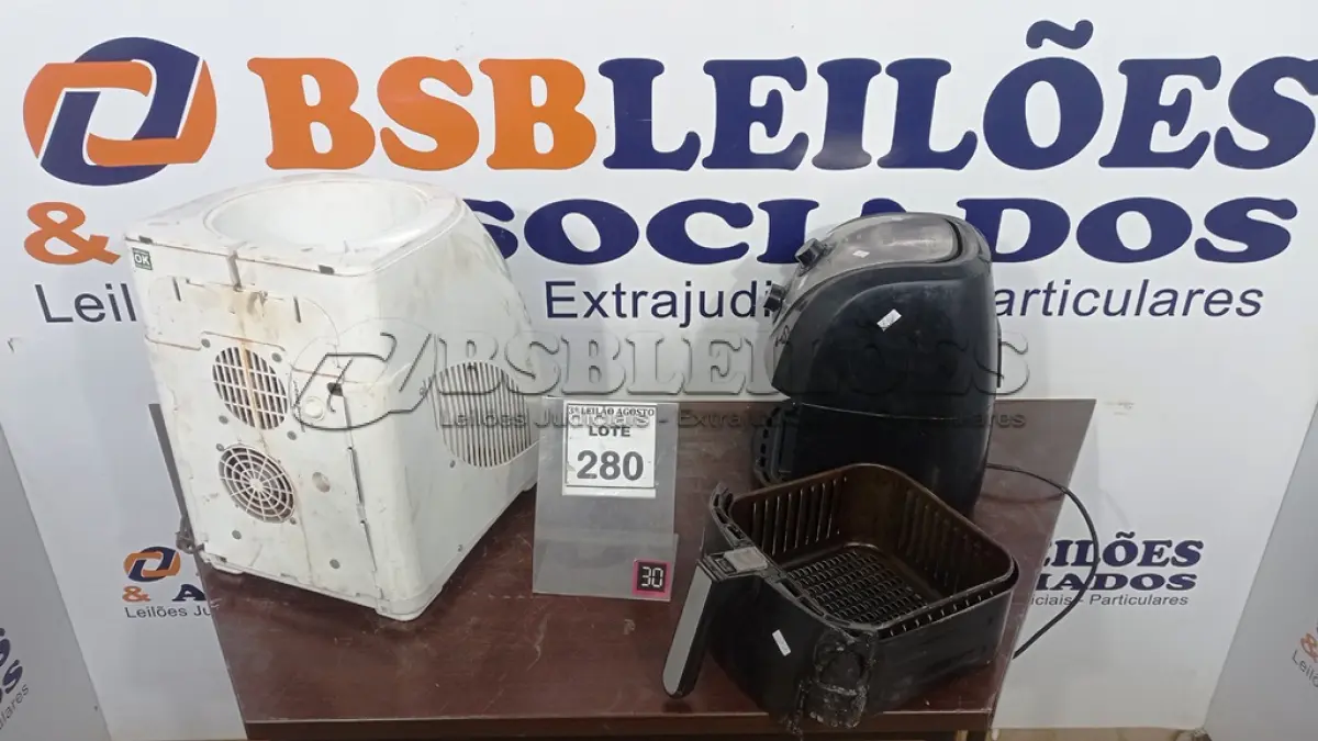 LOTE 280 - 01 FRITADEIRA A AR E 01 PURIFICADOR PARA GARRAFÃO. (NO ESTADO) ATENÇÃO! FAZER A VISITAÇÃO ANTES DE ARREMATAR, NÃO SABEMOS SE FUNCIONA, LEILÃO NÃO TEM GARANTIA E NEM DEVOLUÇÃO, SUJEITO A POSSÍVEIS AVARIAS VISÍVEIS/OCULTAS E/OU AUSÊNCIA DE COMPONENTES.