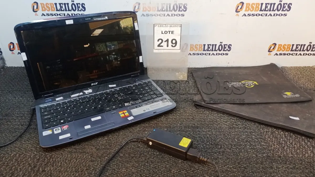 LOTE 219 - 01 NOTEBOOK MARCA ACER. (NO ESTADO) ATENÇÃO! FAZER A VISITAÇÃO ANTES DE ARREMATAR, NÃO SABEMOS SE FUNCIONA, LEILÃO NÃO TEM GARANTIA E NEM DEVOLUÇÃO, SUJEITO A POSSÍVEIS AVARIAS VISÍVEIS/OCULTAS E/OU AUSÊNCIA DE COMPONENTES.