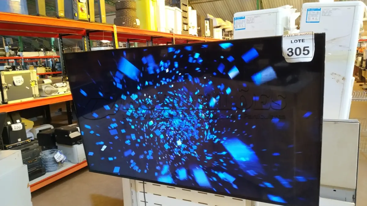 LOTE 305 - 01 TV /MONITOR LCD 55’’ MARCA SAMSUNG. (NO ESTADO) ATENÇÃO! FAZER A VISITAÇÃO ANTES DE ARREMATAR, NÃO SABEMOS SE FUNCIONA, LEILÃO NÃO TEM GARANTIA E NEM DEVOLUÇÃO, SUJEITO A POSSÍVEIS AVARIAS VISÍVEIS/OCULTAS E/OU AUSÊNCIA DE COMPONENTES.
