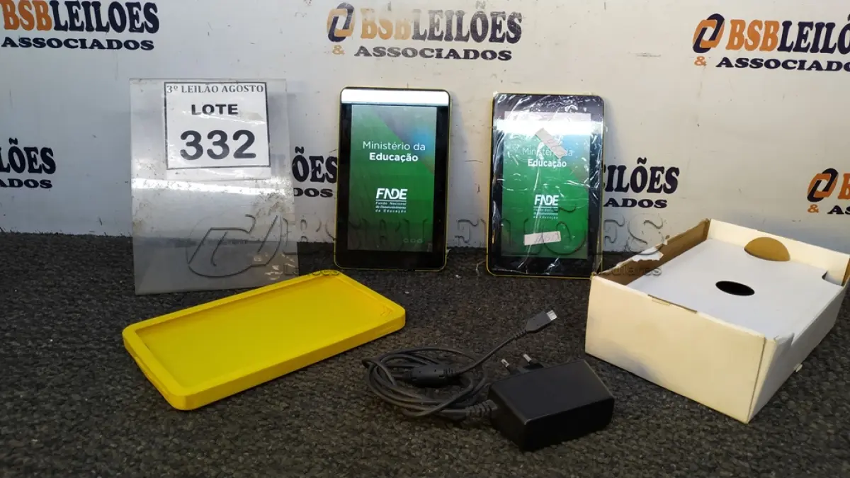 LOTE 332 - 03 TABLETS MARCA CCE COM FONTE. (NO ESTADO) ATENÇÃO! FAZER A VISITAÇÃO ANTES DE ARREMATAR, NÃO SABEMOS SE FUNCIONA, LEILÃO NÃO TEM GARANTIA E NEM DEVOLUÇÃO, SUJEITO A POSSÍVEIS AVARIAS VISÍVEIS/OCULTAS E/OU AUSÊNCIA DE COMPONENTES.