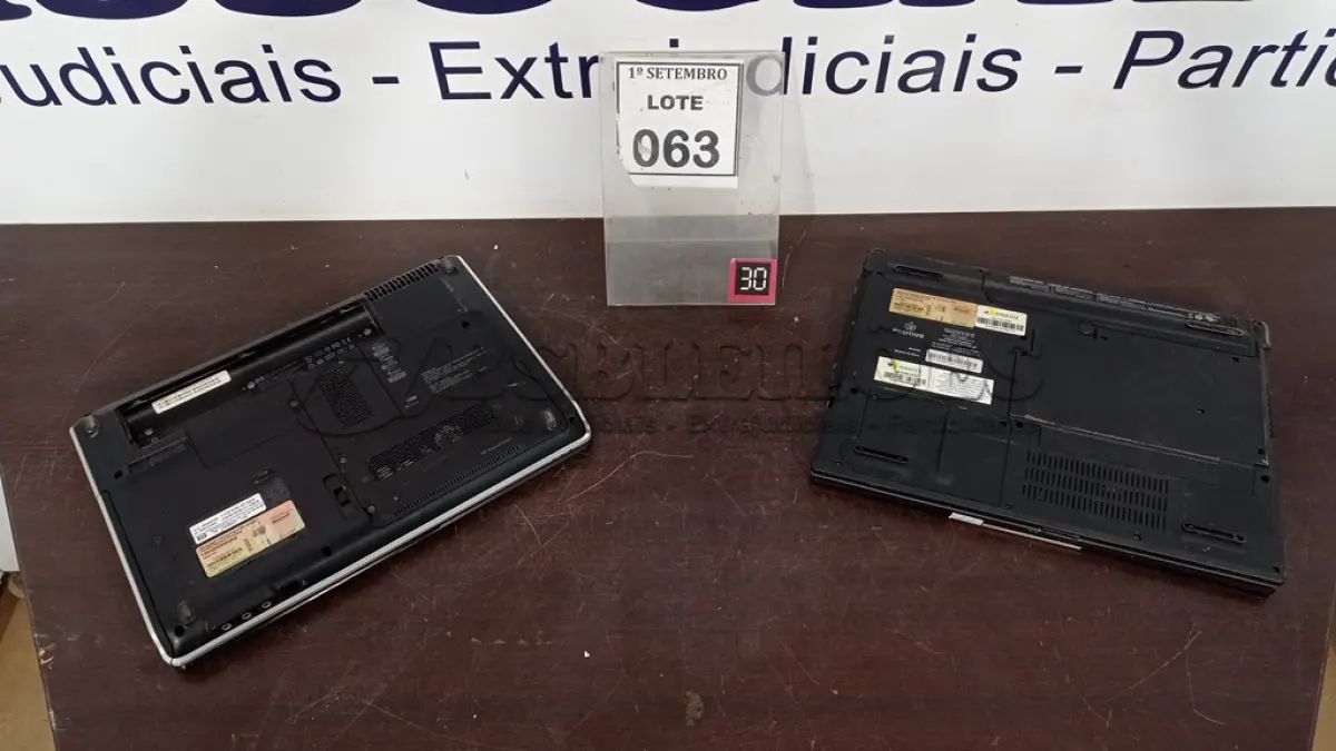 LOTE 063 - 02 NOTEBOOKS COM AVARIAS. (NO ESTADO) ATENÇÃO! FAZER A VISITAÇÃO ANTES DE ARREMATAR, NÃO SABEMOS SE FUNCIONA, LEILÃO NÃO TEM GARANTIA E NEM DEVOLUÇÃO, SUJEITO A POSSÍVEIS AVARIAS VISÍVEIS/OCULTAS E/OU AUSÊNCIA DE COMPONENTES.