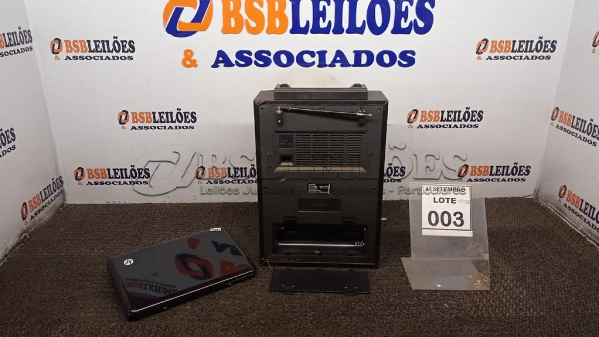 LOTE 003 - 01 RÁDIO E 01 NETBOOK MARCA HP. (NO ESTADO) ATENÇÃO! FAZER A VISITAÇÃO ANTES DE ARREMATAR, NÃO SABEMOS SE FUNCIONA, LEILÃO NÃO TEM GARANTIA E NEM DEVOLUÇÃO, SUJEITO A POSSÍVEIS AVARIAS VISÍVEIS/OCULTAS E/OU AUSÊNCIA DE COMPONENTES.
