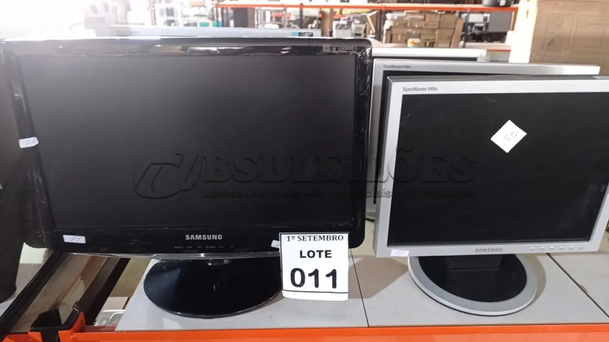 LOTE 011 - 06 MONITORES DE MARCAS E MODELOS DIVERSOS. (NO ESTADO) ATENÇÃO! FAZER A VISITAÇÃO ANTES DE ARREMATAR, NÃO SABEMOS SE FUNCIONA, LEILÃO NÃO TEM GARANTIA E NEM DEVOLUÇÃO, SUJEITO A POSSÍVEIS AVARIAS VISÍVEIS/OCULTAS E/OU AUSÊNCIA DE COMPONENTES.