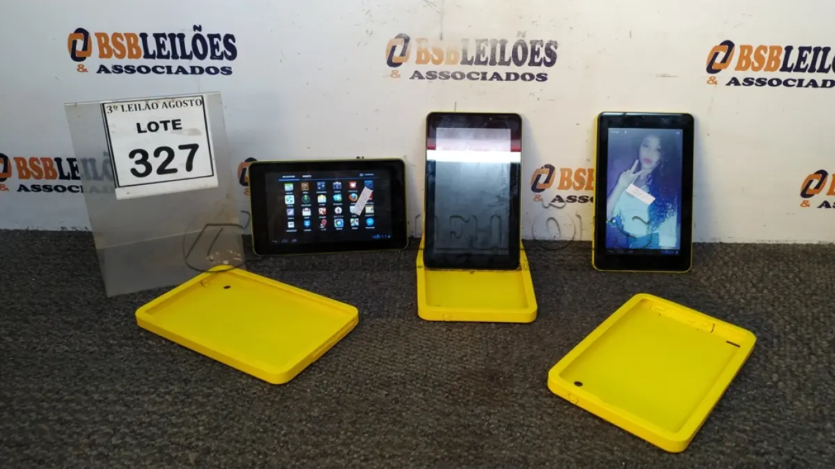 LOTE 327 - 03 TABLETS MARCA CCE. (NO ESTADO) ATENÇÃO! FAZER A VISITAÇÃO ANTES DE ARREMATAR, NÃO SABEMOS SE FUNCIONA, LEILÃO NÃO TEM GARANTIA E NEM DEVOLUÇÃO, SUJEITO A POSSÍVEIS AVARIAS VISÍVEIS/OCULTAS E/OU AUSÊNCIA DE COMPONENTES.