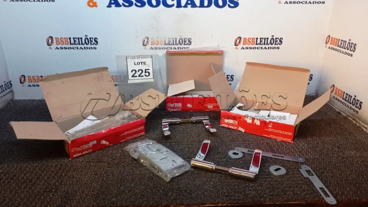 LOTE 225 - 03 FECHADURAS MARCA LA FONTE. (NO ESTADO) ATENÇÃO! FAZER A VISITAÇÃO ANTES DE ARREMATAR, NÃO SABEMOS SE FUNCIONA, LEILÃO NÃO TEM GARANTIA E NEM DEVOLUÇÃO, SUJEITO A POSSÍVEIS AVARIAS VISÍVEIS/OCULTAS E/OU AUSÊNCIA DE COMPONENTES.