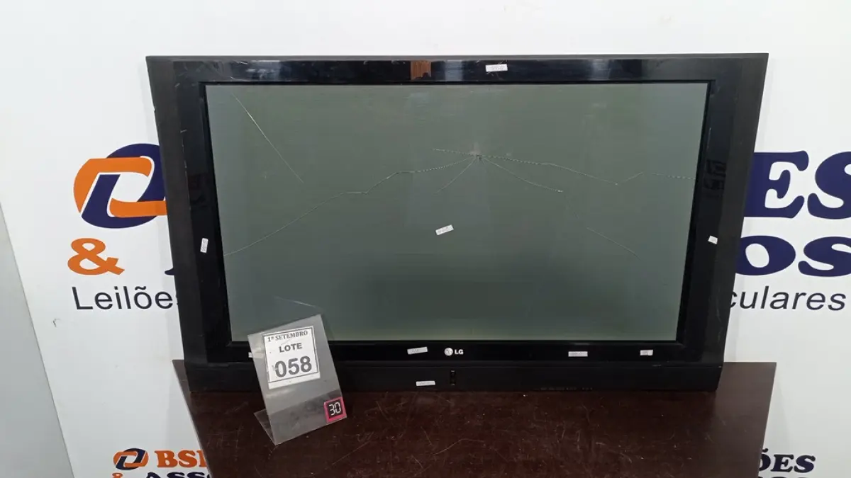 01 TV LCD 42’’ MARCA LG COM AVARIAS. (NO ESTADO) ATENÇÃO! FAZER A VISITAÇÃO ANTES DE ARREMATAR, NÃO SABEMOS SE FUNCIONA, LEILÃO NÃO TEM GARANTIA E NEM DEVOLUÇÃO, SUJEITO A POSSÍVEIS AVARIAS VISÍVEIS/OCULTAS E/OU AUSÊNCIA DE COMPONENTES.