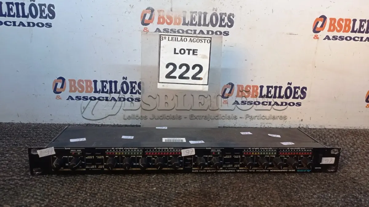 LOTE 222 - 01 COMPRESSOR ALESIS 3630. (NO ESTADO) ATENÇÃO! FAZER A VISITAÇÃO ANTES DE ARREMATAR, NÃO SABEMOS SE FUNCIONA, LEILÃO NÃO TEM GARANTIA E NEM DEVOLUÇÃO, SUJEITO A POSSÍVEIS AVARIAS VISÍVEIS/OCULTAS E/OU AUSÊNCIA DE COMPONENTES.