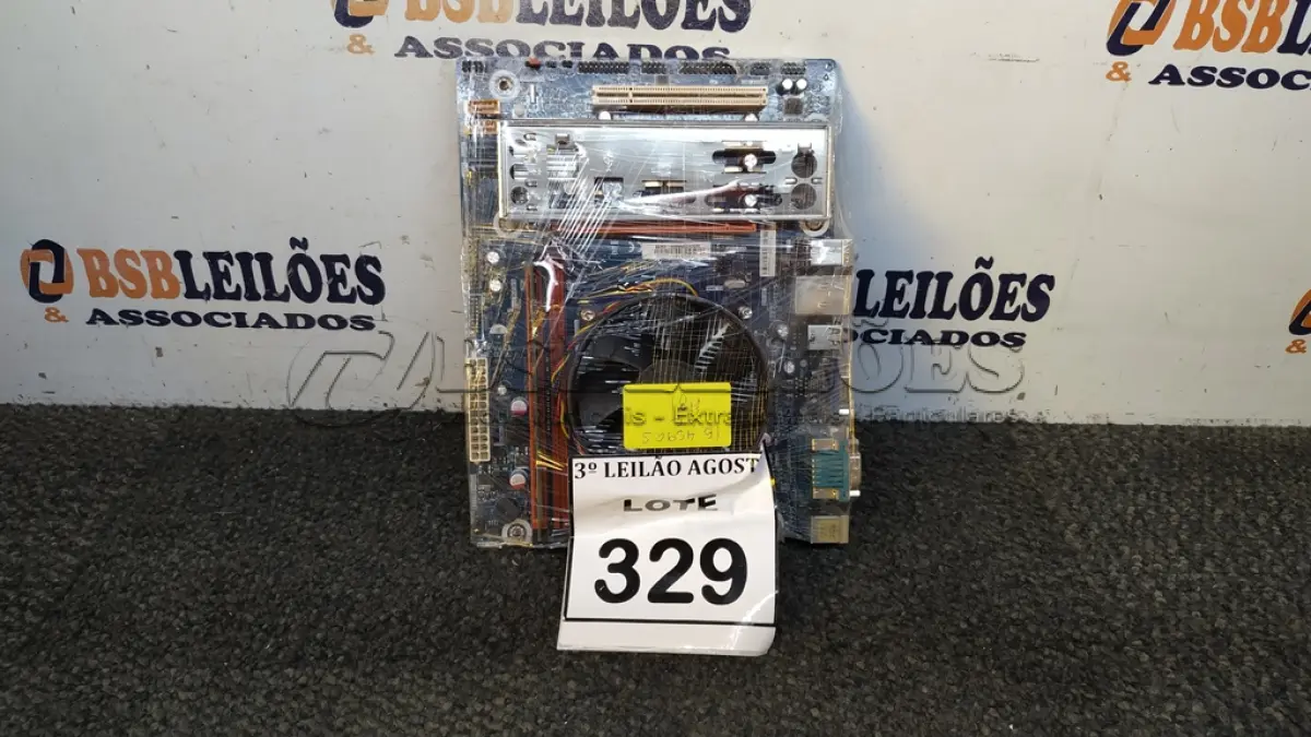 LOTE 329 - 01 PLACA MÃE I5 4° GERAÇÃO 4G RAM. (NO ESTADO) ATENÇÃO! FAZER A VISITAÇÃO ANTES DE ARREMATAR, NÃO SABEMOS SE FUNCIONA, LEILÃO NÃO TEM GARANTIA E NEM DEVOLUÇÃO, SUJEITO A POSSÍVEIS AVARIAS VISÍVEIS/OCULTAS E/OU AUSÊNCIA DE COMPONENTES.
